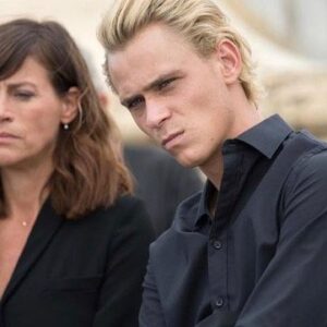 Anne Caillon Instagram - [A lire attentivement] 
Ma Anne,
Il m’a suffi d’une seconde le 31 Mai 2017 pour savoir que Bart avait dans son chemin une alliée résistante à toute épreuve, mais il m’a également suffi de cette même seconde pour savoir que tu allais être la meilleure partenaire de jeu que je puisse avoir.
En 4 ans, chaque seconde à tes côtés n’ont été que des moments de bonheur.
Chaque seconde d’interprétation de ton rôle de Flore n’ont été que justesse et leçons. Je t’admire si fort Anne. Tu as été pour moi une confidente et une amie, tu as su me pousser quand j’en avais besoin et m’épauler sans jamais émettre aucun jugement.
En une seconde, on se comprenait, en une seconde, on riait ou pleurait.

Maintenant, ces secondes sont cristallisées dans nos cœurs, mais je sais qu’on ne s’oubliera jamais.

Bart a perdu sa maman, Hector a gagné une amie.

À bientôt Flore/Mam’s/Maman
Je t’aime très fort. Jusqu’à la lune, aller-retour. ❤️