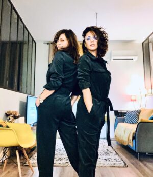 Anne Caillon Instagram - The blues sisters 💙
 Quand on commence à un peu trop fusionner ...🙄
#samesame #mimétisme #notonpurpose #wtfock #shoppingparallele 🤩🤷🏻‍♀️😂
@dna_tf1 @samiralachhab 
Merci @danymollard 🤗