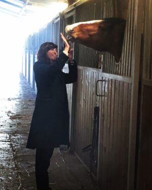 Anne Caillon Instagram - Horse whisperer 🦄💫💜 copyright @audethomasfidon 🙌🏼 #horselover #Django @legendedeschevaliers
