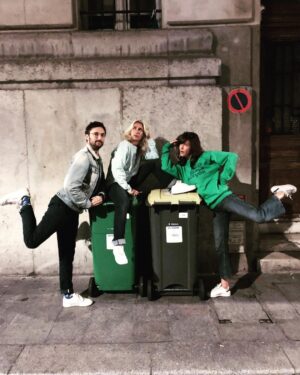 Anne Caillon Instagram - Qui est la poubelle de la soirée?
@patineparis @benoitpetre @alexandrachouraqui #myfriedsarebetterthanyours @barlajaja #poubelle #rubishbin #iwillalwaysloveyou #sweatshirt #patineparis #mesdemoisellesparis #green #greenisthenewblack