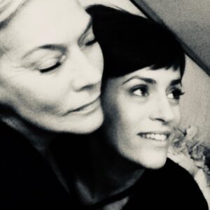 Anne Caillon Instagram - #challengeaccepted #womensupportingwomen #giselehalimi @winifredjunei_june 🤩 @samiralachhab @leafladanse @marie_sohna @susannejunker @yojhi @adley