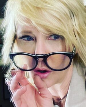 Anne Heche Instagram - Okay, Monday! Let’s do this! 🤓☕️