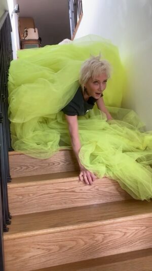 Anne Heche Instagram - Just a day in the life. 😊💕 #btsphotoshoot #ootdfashion 

Decked out in: @janaanncouture @cldstyle @nike @getwashedashore @aeraidpr @ritavinieris @kaftanstudio @officeofangelascott @mastani.label @maisonpriveepr_la @mahrukh.akuly.jewelry @shoedazzle @iris_hats @kolbo_la @rccaylanatelierofficial @eyeofiris @regardstylehouse @imaginjewels @justfabonline