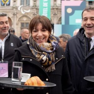Anne Hidalgo Instagram - Les cafés de Paris à l'honneur ! Après 11 ans d'absence, quelle belle journée pour renouer avec notre emblématique Course des Cafés. 
 
Bravo à toutes et tous, et un clin d'œil particulier à mes adjointes et adjoints qui ont joué le jeu !

📸 @josephinebrueder