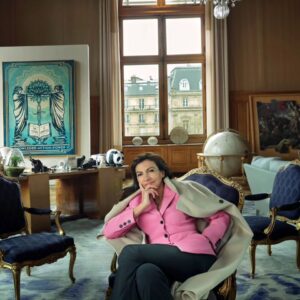 Anne Hidalgo Instagram - « Il faut savoir écouter, mais je sais faire la différence entre ceux qui me critiquent parce que je pourrais faire mieux, et je dois faire mieux, et ceux qui me critiquent parce qu’ils veulent me détruire. »

À quelques semaines du coup d'envoi des Jeux Olympiques et Paralympiques, j'ai pu me confier librement sur mon parcours, ma vision pour Paris et toutes les grandes transformations qui ont été accélérées grâce aux Jeux. 

À lire dès aujourd'hui dans @voguemagazine et @voguefrance. 

📸 Annie Leibovitz