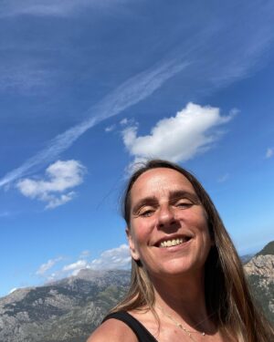 Anne Hjernøe Instagram - 26 km gennem bjergene på Mallorca. Tjek lige den udsigt💚