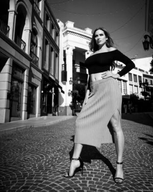 Anne-Krystel Goyer Instagram - The fix for everything: take responsibility.

No one is responsible for the outcome of your life but you. There’s no girlfriend or husband, no boss or teammate, no president or influencer that has an impact on your life unless you allow them to do so.

Honestly, I’ve been working on this... I remind myself all the time that I am where I am because of my choices. Either on bad or good things. If I don’t like it, it’s my responsibility to take new choices. 

I promise you… this is not easy but it’s the right thing to do to become a better person for ourself and others. 

And you… Do you take 100% of the responsibility of what happen in your life? And do you find it difficult? 
.
.
.
Photo: @igor__malakhov