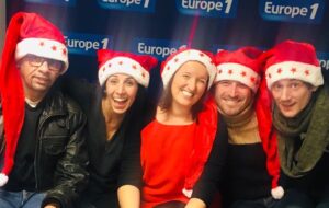 Anne Roumanoff Instagram - À 11h sur @europe1 on va mettre des bonnets de père Noël Avec @lealandoofficiel @jeremylorcaoff @benh_officiel @michaelquiroga #Joyeux Noël !