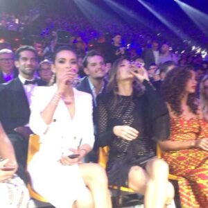 Anne Roumanoff Instagram - Quelques Minutes avant le direct . Derrière que des Miss ...