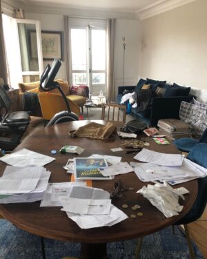 Anne Roumanoff Instagram - Quand tu te lances dans un rangement à fond la veille de la rentrée et que ça empire la situation 🤪