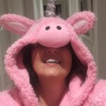 Anne Roumanoff Instagram - Mes filles m'ont offert un costume de Licorne . Je ne sais pas trop comment je dois le prendre ...