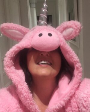 Anne Roumanoff Instagram - Mes filles m'ont offert un costume de Licorne . Je ne sais pas trop comment je dois le prendre ...