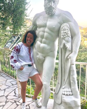 Anne Roumanoff Instagram - J'ai enfin trouvé un homme solide sur qui je peux compter.