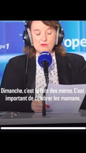Anne Roumanoff Instagram - Bonne fête les mamans 💕