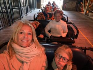 Annelien Coorevits Instagram - Familie momenten zijn de beste 💖 @efteling @stephcoorevits @moniquehoedemakers #efteling#familyfirst#wonderlijk