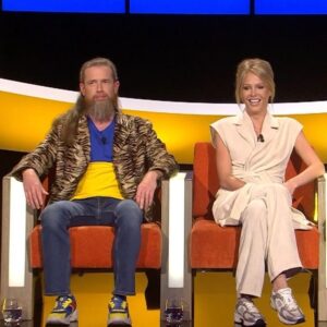 Annelien Coorevits Instagram - De Sint heeft Annelien misschien gemist, maar Jeroen zal ze niet snel meer vergeten! 🙈😂 #dsmtw vanavond in de app van GoPlay en op Play4!