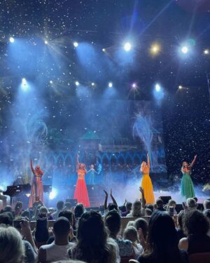 Anneliese van der Pol Instagram - Oh hey! It’s a difficult time for @sagaftra actors right now… I’m very grateful for these fellow players, my theatre community and @disneyconcerts . See you on the picket lines. @iamsusanegan @christyaltomare @shoba_narayan @dianahuey @adamjlevy @brauhala @wolf_trap
