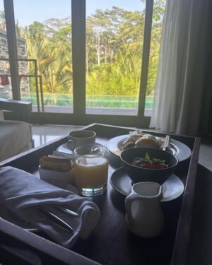 Anneliese van der Pol Instagram - Good afternoon, good morning, goodnight. @samsaraubud