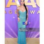 Annie Ilonzeh Instagram - Last night w/ bestie @claudiajordan for the @naacpimageawards 🩵🤎💙 . . . Thank you @iamdevapink for this dope pony! And @mairasmakeuppage for the beat! #styledbyme @naacp #naacpimageawards #aboutlastnight #with #bestie