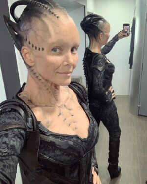 Annie Wersching Instagram - LEGS. 🤗👑😈
•
•
Episode 9 of #Picard is all new & streaming now on @startrekonpplus #startrekpicard #borgqueen