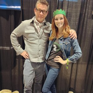Annie Wersching Instagram - We tried to recreate, but damnit I wasn’t supposed to put MY hand on my hip! @connortrinneer why didn’t you tell me?! #Reunited #TripandLiana #startrekenterprise #oasis  #picard #borgqueen #recreate