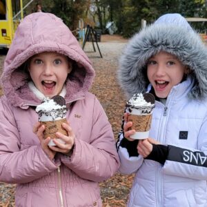 Anniston Price Instagram - Tis the season for AMAZING hot chocolate! Check out these Oreo toppers!  Best hot chocolate ever! #beezfree #hotchocolate