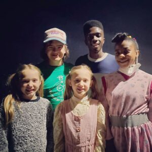 Anniston Price Instagram - We LOVED having a scene with this crew! 😍 😍 
@strangerthingstv