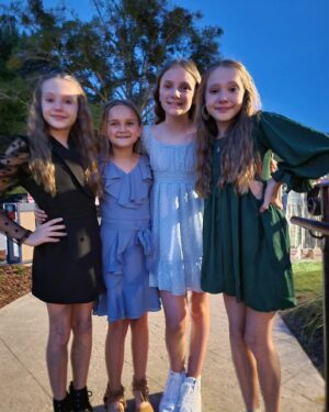 Anniston Price Instagram - Banquet night!
