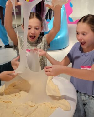 Anniston Price Instagram - Thank you so much @sloomooinstitute Atlanta for inviting us to your Grand Opening! We had the BEST time!!! #somuchslime #bestslime #sloomooinstitute