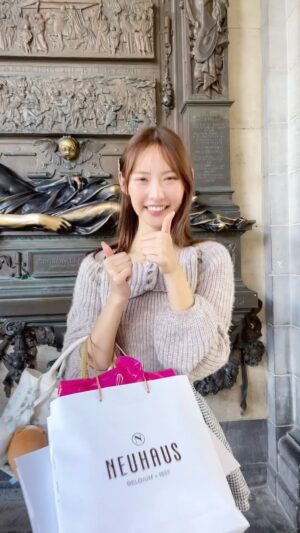 Anon Instagram - ブリュッセルで、触れると幸せになったり、願い事が叶うと言われるセルクラース像に触ってきました💛💙
お願い事は、今日のホームでのアンデルレヒト戦で開幕3連勝するようにとお願いをしてきました🧞‍♀️✨
全力応援です📣✊🏻！

 #ベルギー #ブリュッセル #🇧🇪 #観光 #セルクラース #soccer #football #travel #⚽️ #Brussels #belgium  #SintTruiden #ootd #必勝 #願い事  #ootd #work #シントトロイデン #サッカー #三連勝 #いいね #fff #あのん #観光スポット