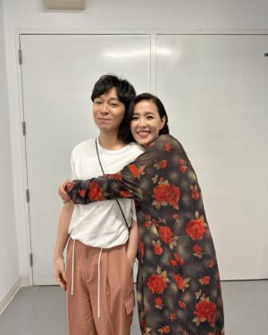 Anpu Instagram - 現在的他，常常飛去工作或追夢的地方我跟不到，但他總是帶著他最信任依賴的人一起來聽我唱歌，看我做的舞台製作，陪著我進步，然後把一堆笑鬧打屁的聊天塞進我小小的日常生活裡。

你點的歌，下次你來我要唱給你聽。

Forever you’re verdant and you’re mine.

@imqingfeng