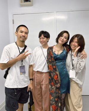 Anpu Instagram - 現在的他，常常飛去工作或追夢的地方我跟不到，但他總是帶著他最信任依賴的人一起來聽我唱歌，看我做的舞台製作，陪著我進步，然後把一堆笑鬧打屁的聊天塞進我小小的日常生活裡。

你點的歌，下次你來我要唱給你聽。

Forever you’re verdant and you’re mine.

@imqingfeng