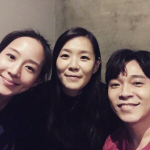 Anpu Instagram - 總是希望很愛的家人朋友能自由就多自由，能追求什麼就能盡力追求，於是雖然常常各忙各的，專心去過去活就好不容易才能聚上一面，但讓人因此有盼望永遠也是另一種，很寬很大的好。
鈞甯的姪女跟我的姪女，我們的姊姊跟妹妹，還有青峰笑談著懷孕近況的馨儀，願妳們無憂無慮，無憂無慮。