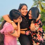 Anshita Akbarsha Instagram - Three Amigos Forever ❤️🥰 @anshithaanji_official @_manve_surendran_ #friends #bff #photooftheday