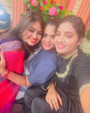 Anshita Akbarsha Instagram - My Cooku with comali family 🧿🤍
#happy #love #frenship #vijaytelevision #cwc #cec5 
#memories  #cookuwithcomali #fun #funtym