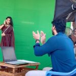 Anshita Akbarsha Instagram - ஒட்டுமொத்த விஜய் டிவி மற்றும் செல்லம்மா குழுவினருக்கும் தொழிலாளர் தின வாழ்த்துக்கள். தொழிலாளர்கள் வருடத்தில் ஒரு நாள் மட்டுமே நினைத்துப் போற்றப்பட வேண்டியவர்கள் அல்ல. வருடம் முழுவதும் நினைத்து பாராட்டப்பட வேண்டியவர்கள். #arnav #laboursday #wishes #trendingreels #bts #behindthescenes #director #making #direction #vijaytv #artist #photoshoot #shoot #shooting