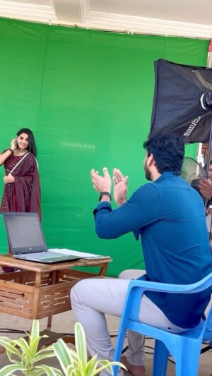 Anshita Akbarsha Instagram - ஒட்டுமொத்த விஜய் டிவி மற்றும் செல்லம்மா குழுவினருக்கும் தொழிலாளர் தின வாழ்த்துக்கள்.
தொழிலாளர்கள் வருடத்தில் ஒரு நாள் மட்டுமே நினைத்துப் போற்றப்பட வேண்டியவர்கள் அல்ல.
வருடம் முழுவதும் நினைத்து பாராட்டப்பட வேண்டியவர்கள். #arnav #laboursday #wishes #trendingreels #bts #behindthescenes #director #making #direction #vijaytv #artist #photoshoot #shoot #shooting