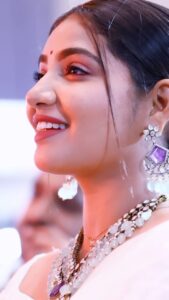 Anshita Akbarsha Instagram - Lens 📸 : @hashtag_events_ Team 💪 : @mujibalam_ @raghav_krishnan_ @francis_enock33 @vickydhasan Jewels @new_ideas_fashions Saree @lisnavinu 🤍 #awards #happy #chellama #love #tamilmakkale #vijaytvserial #anshitha #bepositive #behappy #beloved #smile #beblessed #flyhigh #instagood #instatrend #reels #reelsinstagram