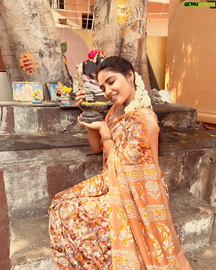 Anshita Akbarsha Instagram - Om Namah Shivaya🧿🕉️ #positivity #omnamahshivaya #temple #happy #love #peace