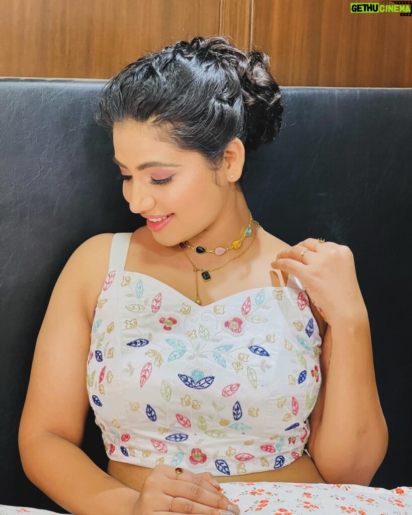 Anshita Akbarsha Instagram - Chellamma in Cwc Season 5 Today 9.30 pm at @vijaytelevision Dress @camellia_dezigns Makeup @artistrybygayu #cwc #cwc5 #happy #blessed #love #vijaytelevision #comedy #tamil