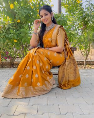 Anshita Akbarsha Instagram - Be positive 🧿🤍
Saree @sarvatva.chennai (very beautiful saree 🤍)
Jewellers @new_ideas_fashions 
#happy #chellamma #vijaytelevision #chellammamalar #treanding #insta #instagood #post #flyhigh #smile #ornaments #sareelove #saree