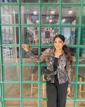 Anshita Akbarsha Instagram - “Situation, time, people these three things teach better lessons than a Book”.🤍🧿
#happy #love #bepositive #smile #loveyourself #beblessed