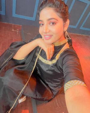 Anshita Akbarsha Instagram - Black love🖤

Costume ❣️ @papilioforyou 
#cwc #blacklove #black #happy #love #smile