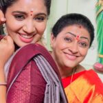 Anshita Akbarsha Instagram - Me: Trying to act homely😌 And my mamiyar came in between 🤪 Picture gaaliiiii🤷🏻‍♀️ #happy #chellama #vijaytv #family #love