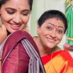 Anshita Akbarsha Instagram - Me: Trying to act homely😌 And my mamiyar came in between 🤪 Picture gaaliiiii🤷🏻‍♀️ #happy #chellama #vijaytv #family #love