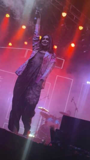 Antara Mitra Instagram - The Year Started with Kolkata 💛 what madness!! what energy!! what fun !!! Thank you 🙏🏽 Dumdum Sangeet Mela ♥️ 
We are ECSTATIC 🫶🏼🫶🏼

#AntaraMitraLive #Onairantara #Sangeetmela #dumdumsangeetmela

Outfit by - @headsturnofficial 
Blazer by - @redpine_designs
Styled by - @style_by_hetaljogi
Assisted by - @akansh_02_  @khushboopeshwani_12
Mua - @meghna_make_up_artist