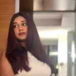 Antara Mitra Instagram - Seasonal fruit 🍊 Also a smile that not seasonal Outfit by - @labelsunantamadaan Styled by - @style_by_hetaljogi