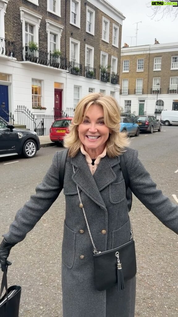 Anthea Turner Instagram - The holy trinity of bags from @sarahharanuk I’m completely kitted out, perfect for when you’re on the go! I use these three bags pretty much everyday either as single bags or as the trio when I’ve got meetings, need to pick up shopping and gernally just got a lot going on. I love the black bags as you know they are just going to go with everything and are completely timeless. They may even be my favourite! If you’re new to Sarah Haran Bags and not sure what to go for I would recommend Michelle & Poppy as they will be your work horses and everything you need! You even get Ivy with Poppy as she comes on the front! Coat - @sandroparis Enjoy x #AD #SarahHaran #BagsofJoy