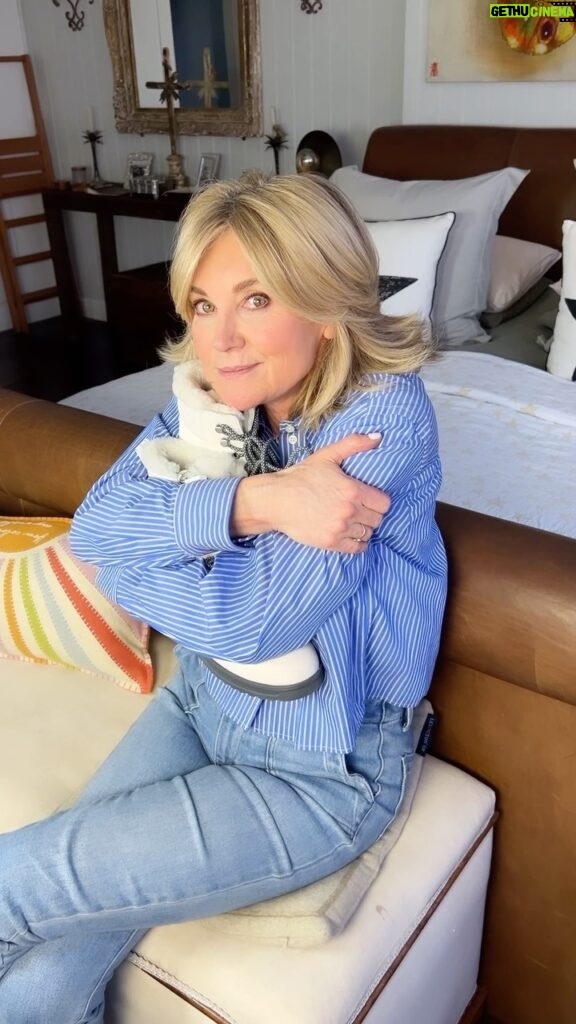 Anthea Turner Instagram - I will have these boots forever 🫶🏻 Not sure if this is an age thing, as I’m nibble on my feet, but every time I wear these Emus @emuaustralia I feel safe 😉 @canopyshoeskew is a small independent shop in Kew Village where many of my ‘Finds’ come from. I’m on the small side of 38 snug to begin with but the lining beds down and then they are perfect. X