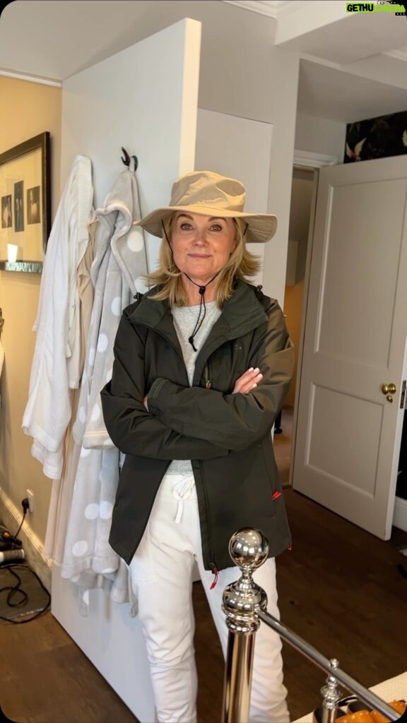 Anthea Turner Instagram - Anyone else hate packing and positively freak out at the thought of it? 🧳✈️ @wendy_turner_webster , Dad and I are off to The Galapagos so can’t exactly pop into a shopping centre if we’ve forgotten anything? Anyone else been? If so let me know what you wished you’d packed - Or not !! PS - The orange/tan @marksandspencerstyle Birkenstock lookalikes will fly out - if you love them, like I do, jump now. They are £55 but look more M&S shoes this summers are v stylish.  My @mountainwarehouse jacket I’m definitely going to style out if we have a shower, which at this time of the year we probably will. Will take loads of photos and you’ll be able to read about our adventures in Sunday Times Travel.